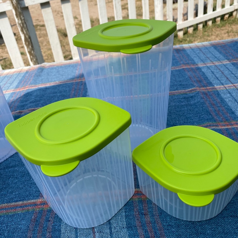 Tupperware set